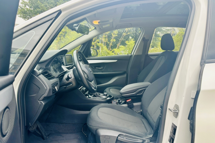 BMW 2 Series Tourer 2017 car image #14