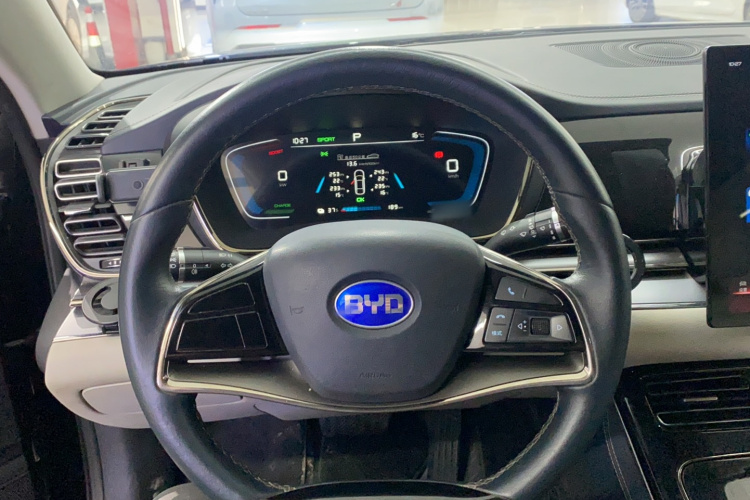 BYD e9 2021 car image #14