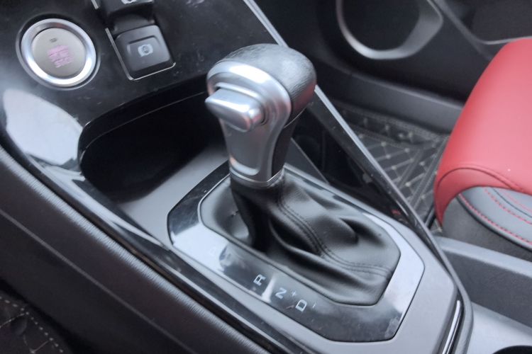 Haval H2s 2018 #14 Haval H2s 2018 car image #14