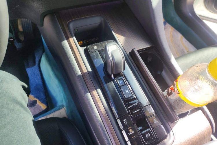 Toyota Crown 2024 immagine di auto #14