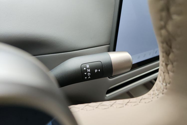 Li i8 2025 image de voiture #14