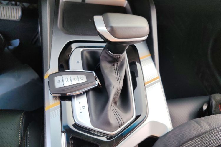 GEELY Emgrand L 2022 immagine di auto #14