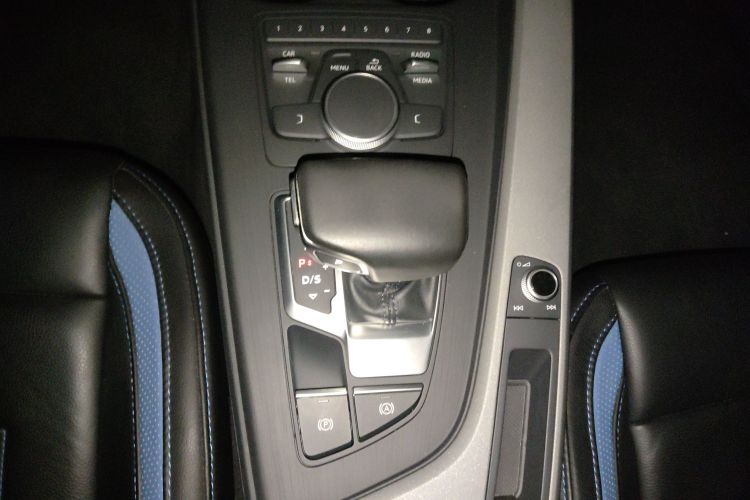 Audi A4 2017 car image #14