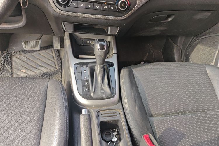 Kia Stonic 2016 image de voiture #14