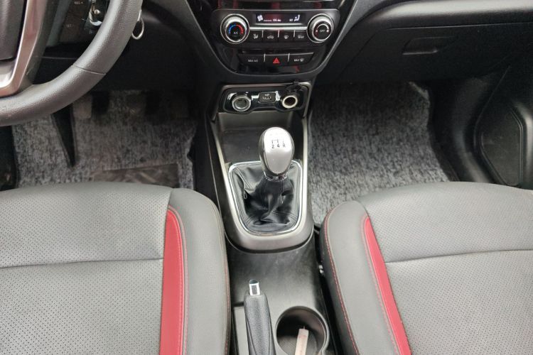 Changan CS15 EV 2016 #14 Changan CS15 EV 2016 car image #14