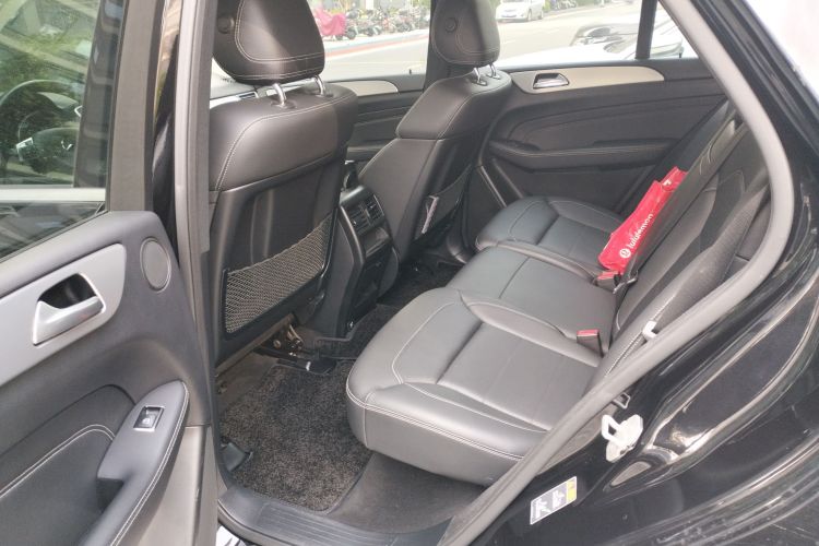 Mercedes-Benz M Class 2015 car image #14