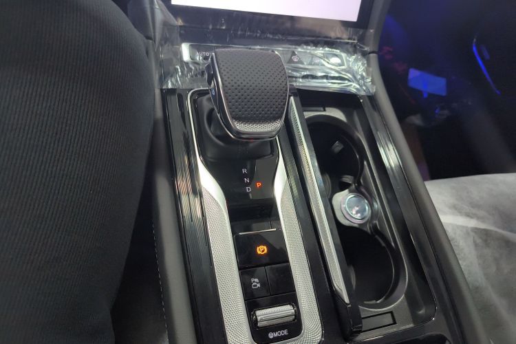 HongQi H5 PHEV 2025 #14 HongQi H5 PHEV 2025 car image #14