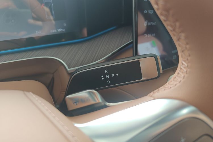 Denza N9 2025 car image #14