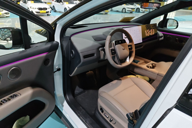 理想汽车 理想i6 2025 汽车图片 #14