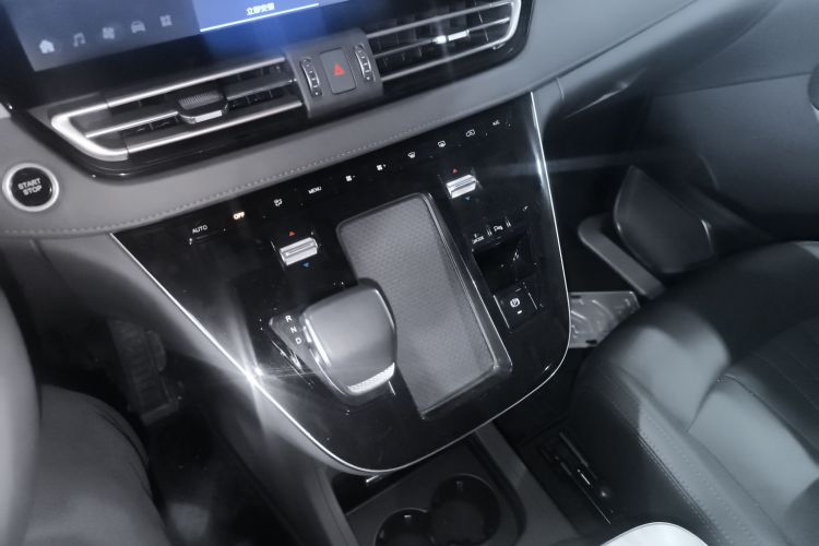 HongQi HQ9 PHEV 2024 #14 HongQi HQ9 PHEV 2024 car image #14