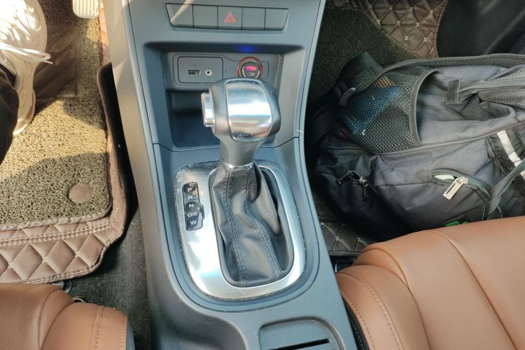 MG GT 2016 car image #14