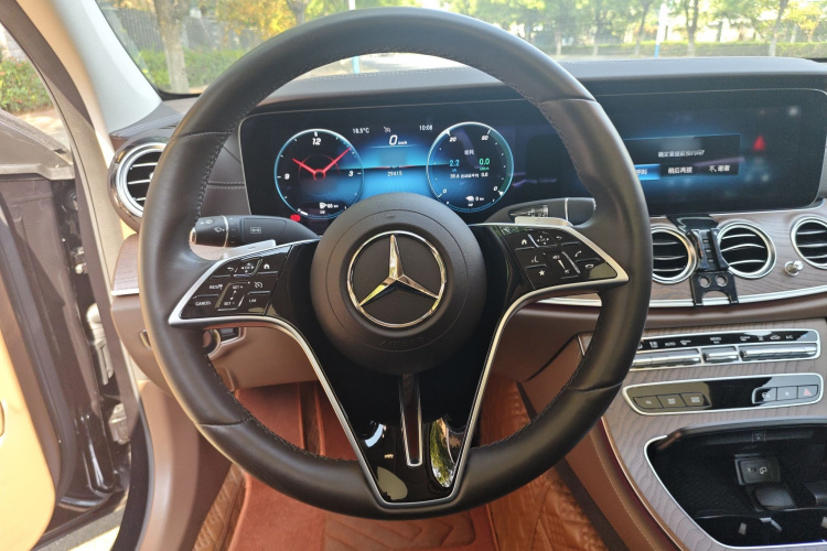 Mercedes-Benz E Class New Energy 2022 car image #14