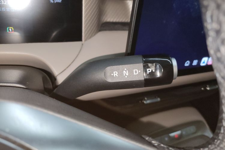 MG ES5 2024 car image #14