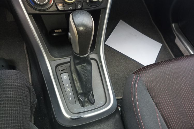 Suzuki S-Cross 2015 immagine di auto #14