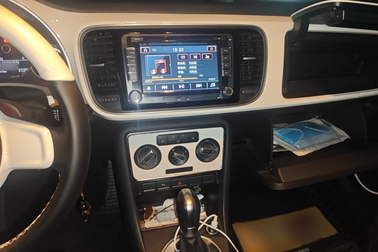 Volkswagen Beetle 2015 car image #14