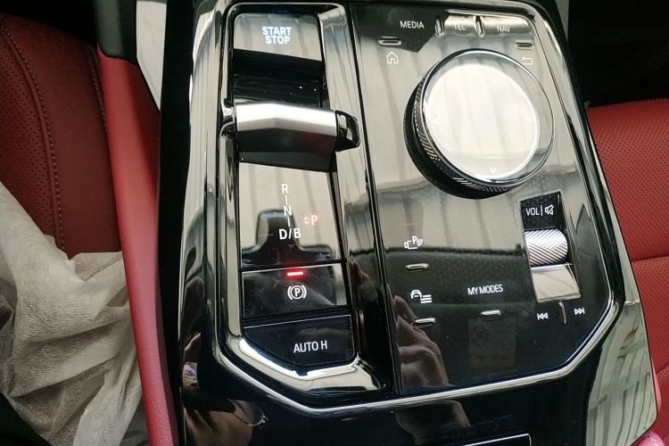 BMW i5 M60 2025 #14 BMW i5 M60 2025 car image #14