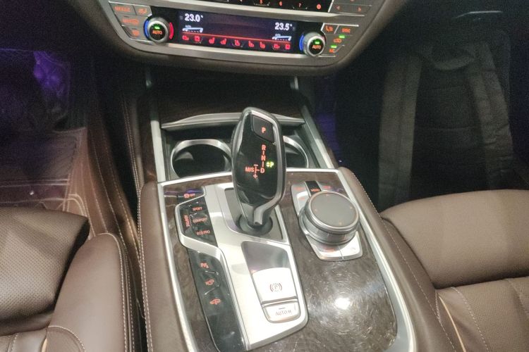 BMW M760Le 2017 #14 BMW M760Le 2017 car image #14