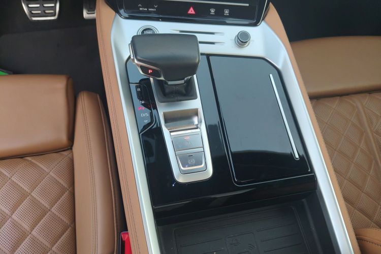 Audi Q6 2024 صورة سيارة #14