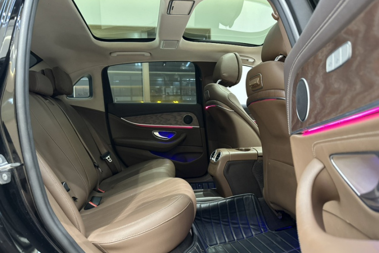 Mercedes-Benz E Class New Energy 2020 car image #14