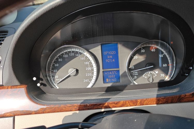 Mercedes-Benz Viano (Imported) 2015 car image #14