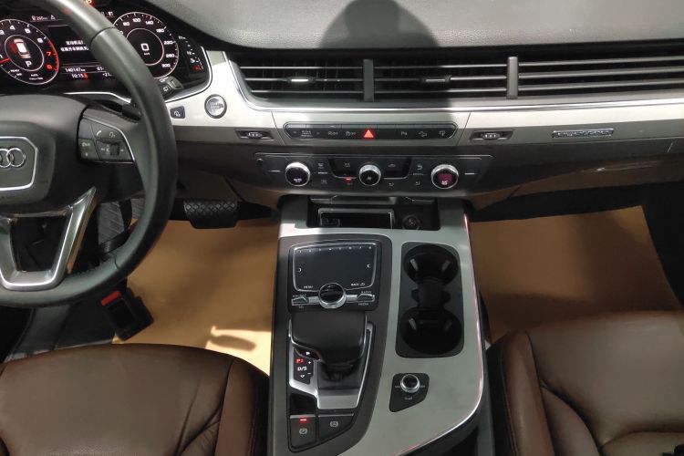 Audi Q7 2016 car image #14