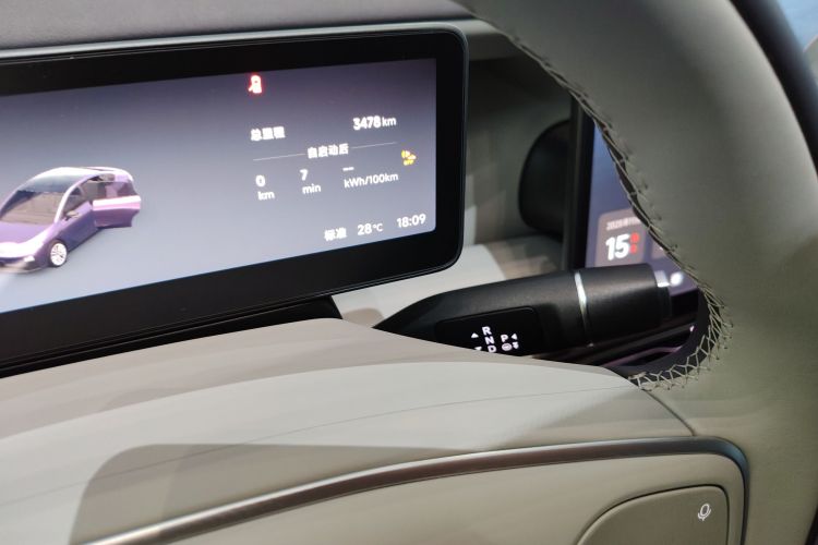 零跑汽车 零跑B01 2025 汽车图片 #14