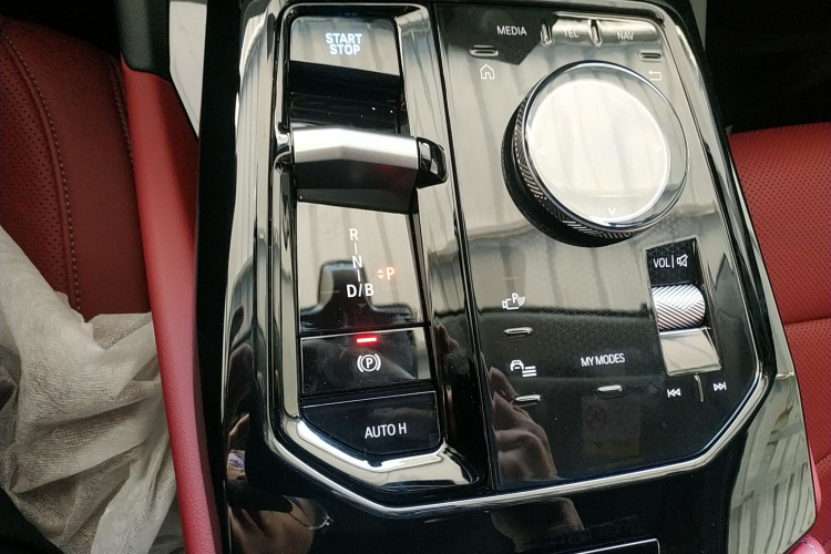 BMW i5 M60 2025 car image #14