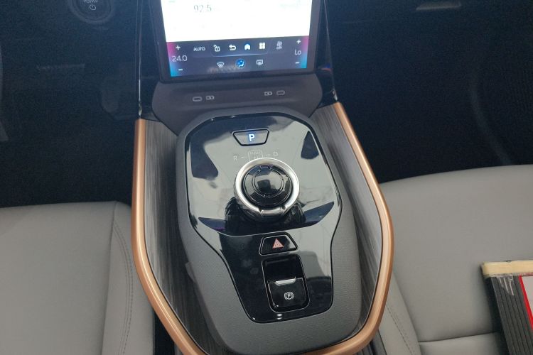 Toyota bZ3 2024 immagine di auto #14