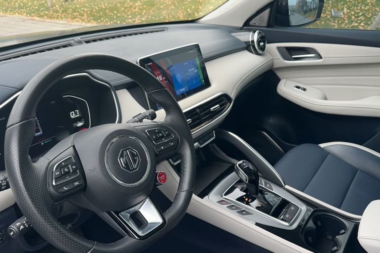 MG Pilot 2023 car image #14