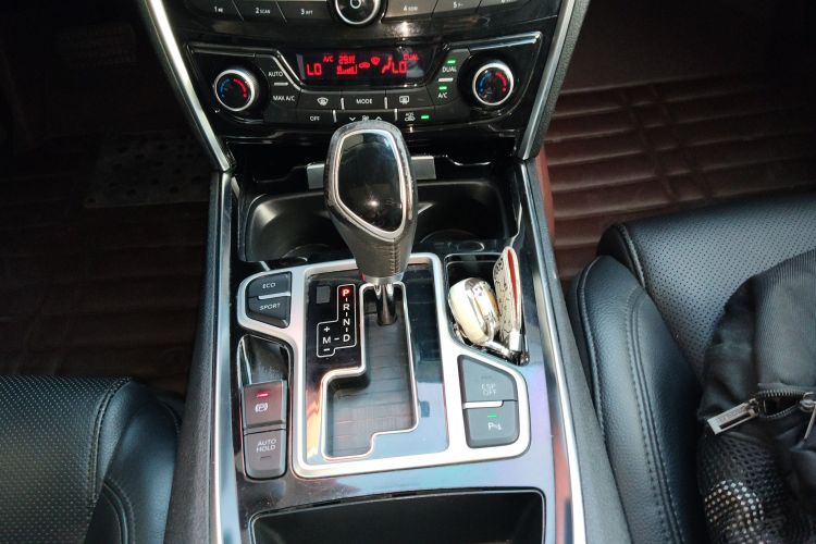 GEELY Ulion 2015 immagine di auto #14