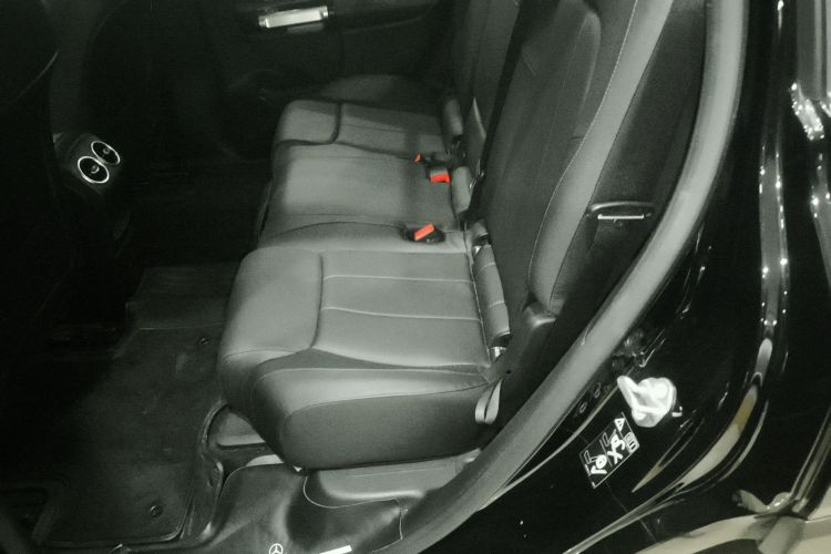 Mercedes-Benz EQB Class 2023 immagine di auto #14