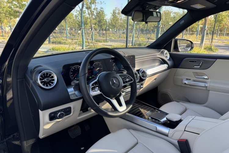 Mercedes-Benz EQB Class 2023 immagine di auto #14