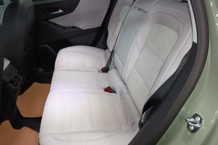 Chevrolet Equinox Plus 2025 car image #14