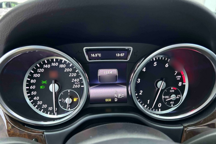 Mercedes-Benz M Class 2015 car image #14