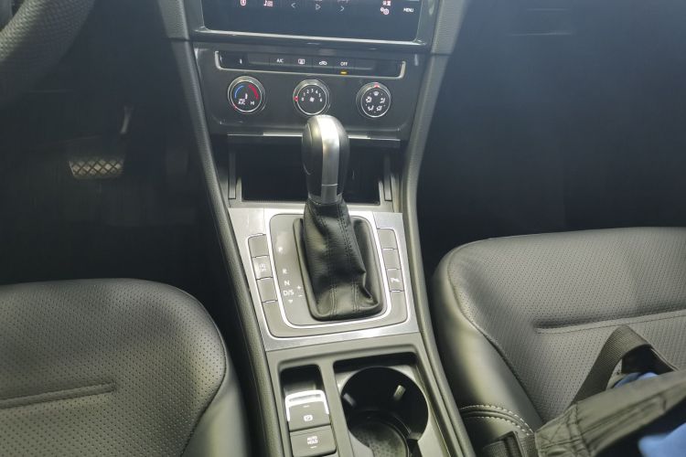 Volkswagen Golf (Imported) 2019 immagine di auto #14