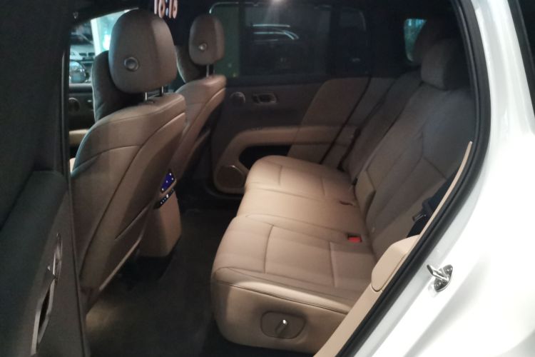 Li i6 2025 image de voiture #14