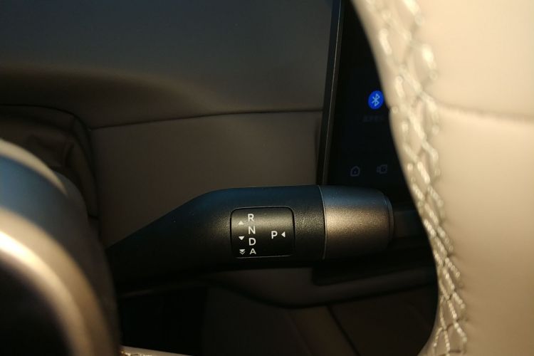 Li i6 2025 immagine di auto #14