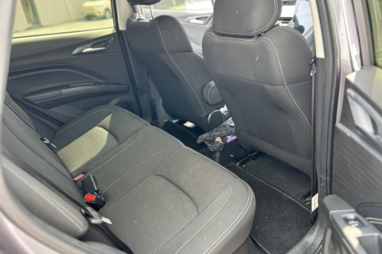 哪吒汽车 哪吒V 2021 汽车图片 #14