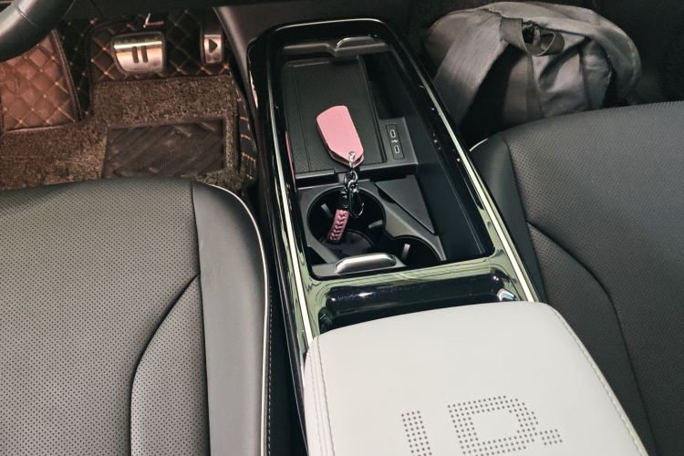 Volkswagen ID.6 X 2022 immagine di auto #14