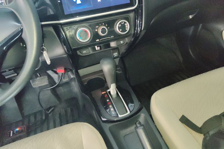 Honda Greiz 2018 car image #14