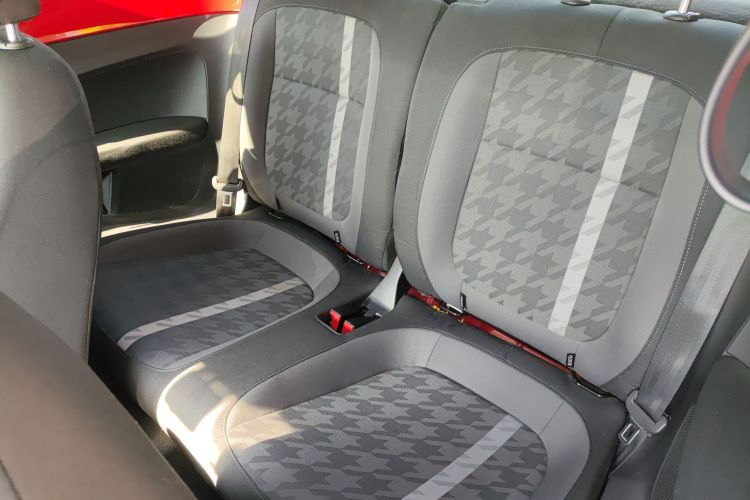 Volkswagen Beetle 2018 car image #14