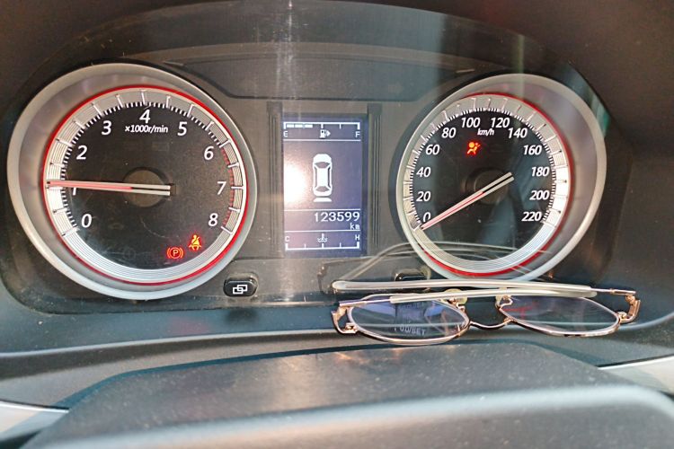 Forthing JOYEAR X5 2017 #14 Forthing JOYEAR X5 2017 car image #14