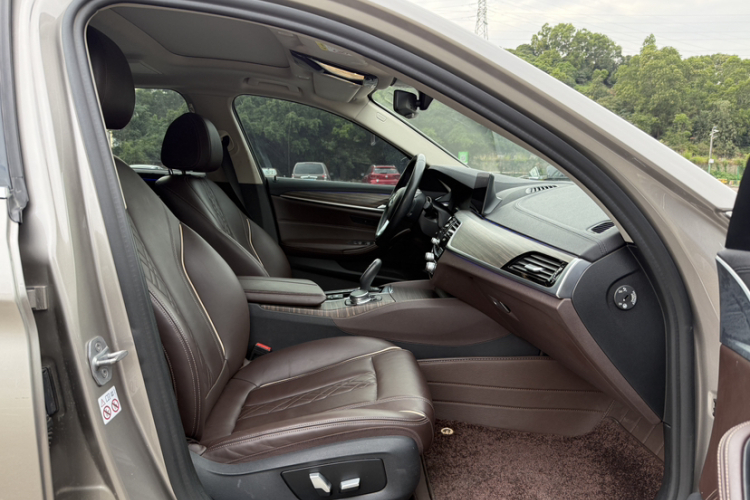 BMW 5 Series New Energy 2019 image de voiture #14