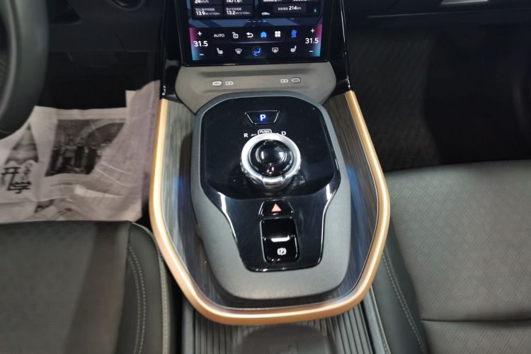 Toyota bZ3 2023 immagine di auto #14