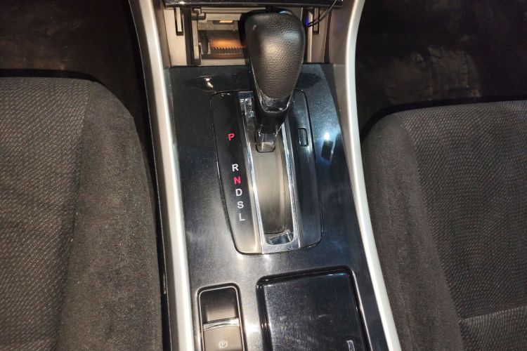 Honda Accord 2018 image de voiture #14