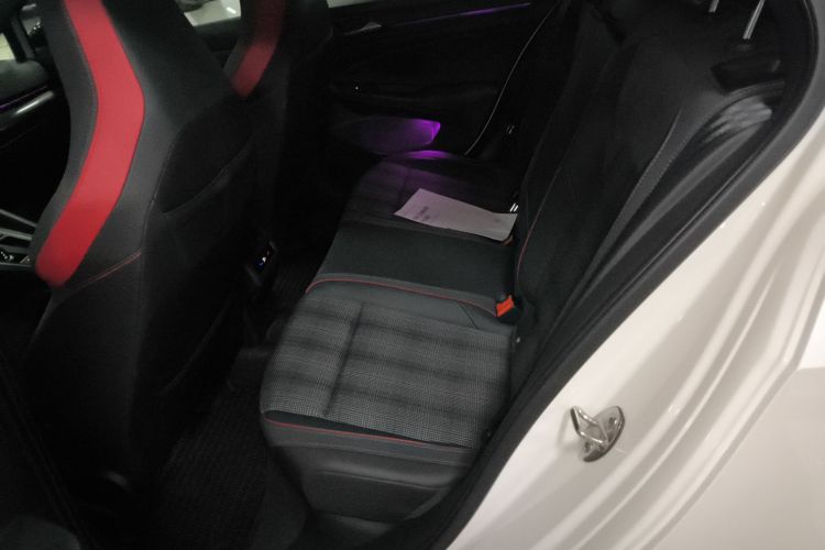 Volkswagen GolfGTI 2024 immagine di auto #14