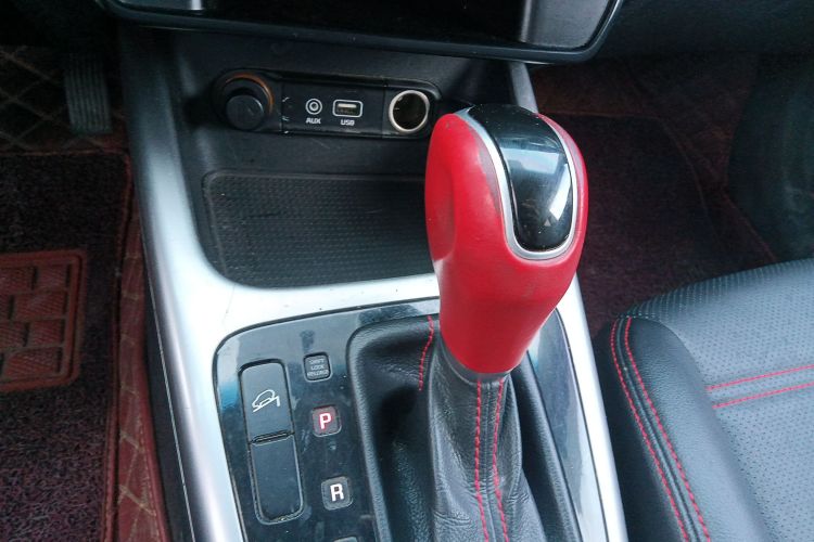 Kia Stonic 2016 #14 Kia Stonic 2016 car image #14