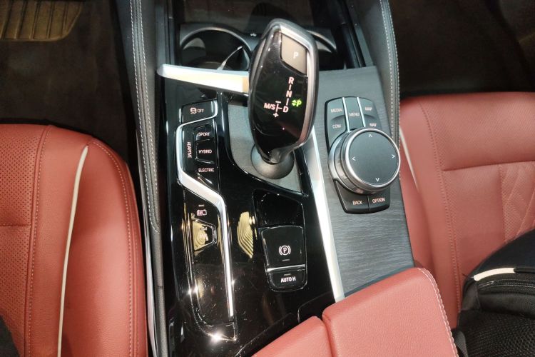 BMW 5 Series New Energy 2023 immagine di auto #14