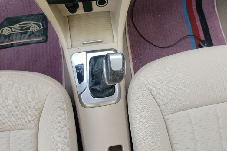 Great Wall C30 2015 car image #14