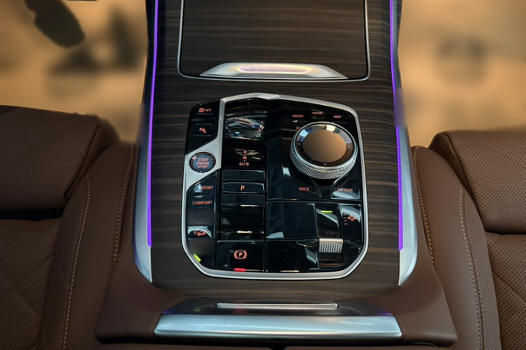 BMW X7 2024 car image #14